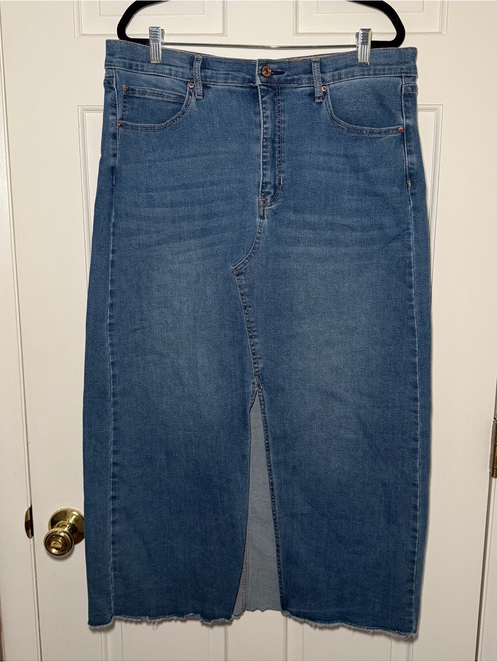 Nicole Miller Medium Blue Wash Denim Skirt with Slit Size 10